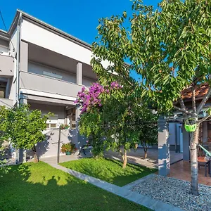 Luky Apartamento Zadar